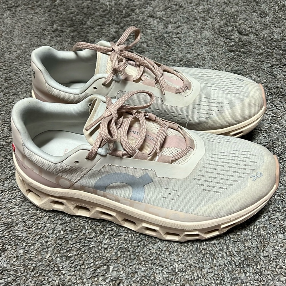 On Cloudmonster running shoes Size 8.5